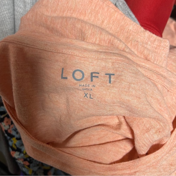 Loft ruffle bottom shirt size XL - Picture 3 of 3